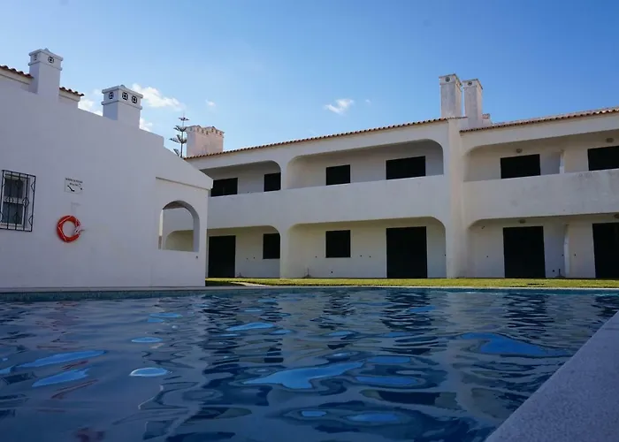 Modern Pool Apartment, Vilamoura Apartament